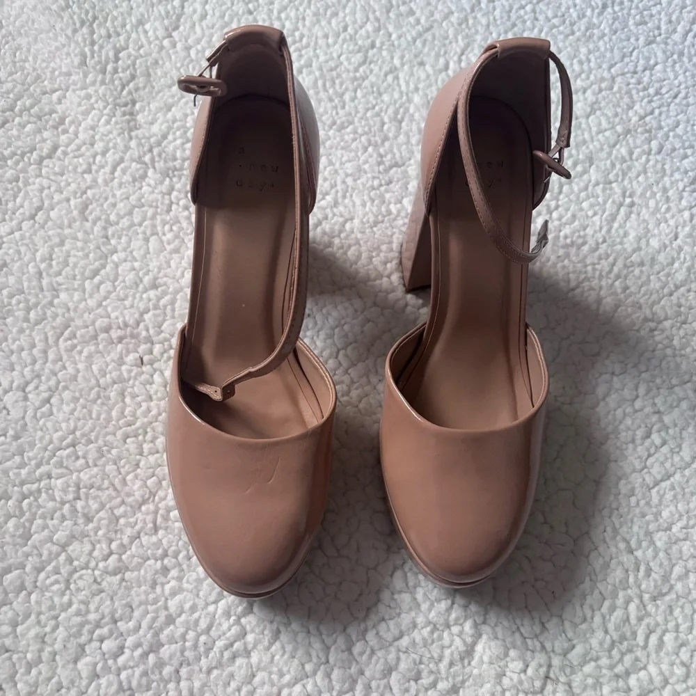 Target a New Day Tan chunky Platform Heels 9 1/2